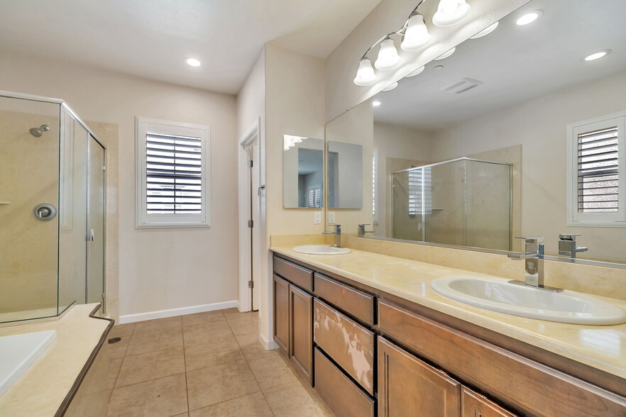 Building Photo - 3343 Vittoria Loop