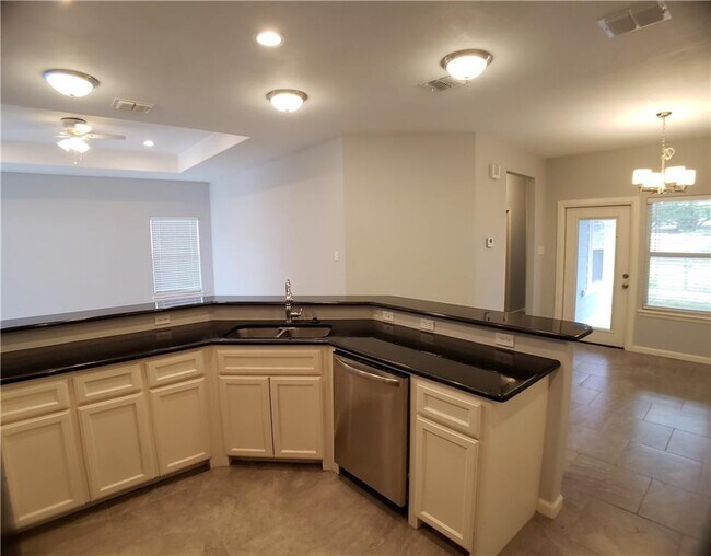 Building Photo - 1638 Clare Dr