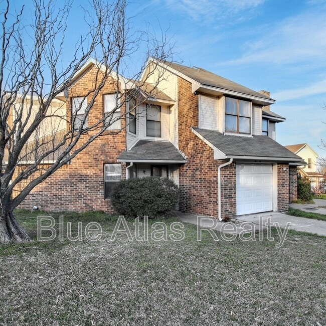 Building Photo - 1705 La Salle Dr