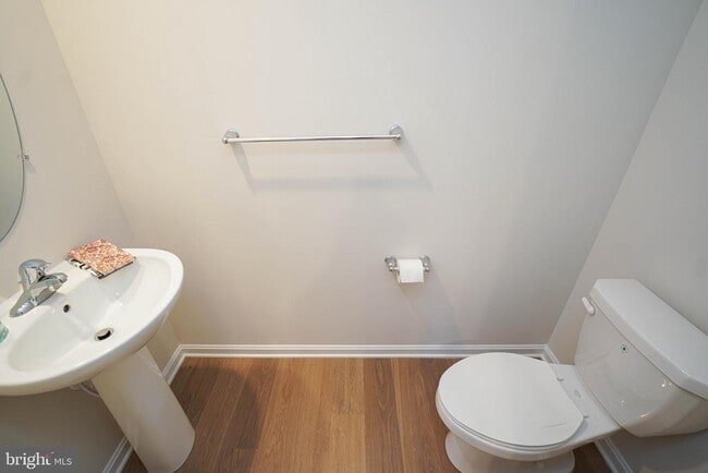 Building Photo - 852 Mersey Ln