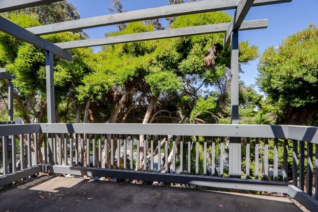 Building Photo - 1BR/1BA Pet-Friendly Top-Floor Condo with Bonus Room & Resort-Style Amenities | San Mateo | YouTu...