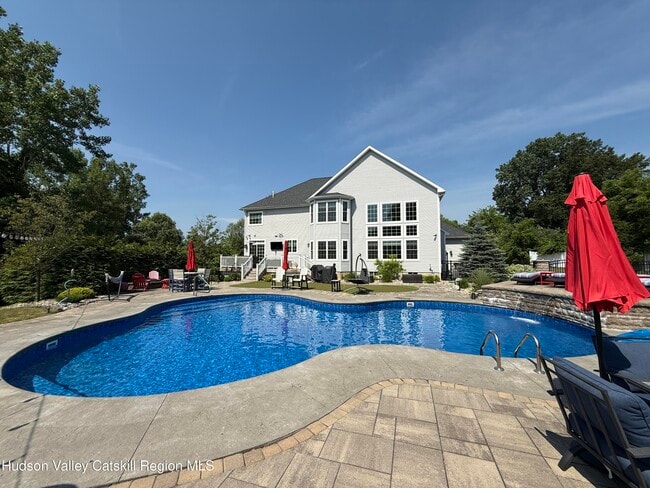 Building Photo - 7 Hammerstone Ln