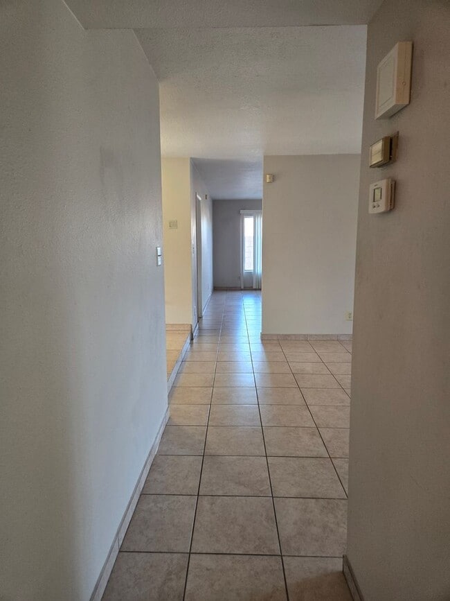 Building Photo - Beautiful 3 Bed 1.75 bath Corner lot, with...