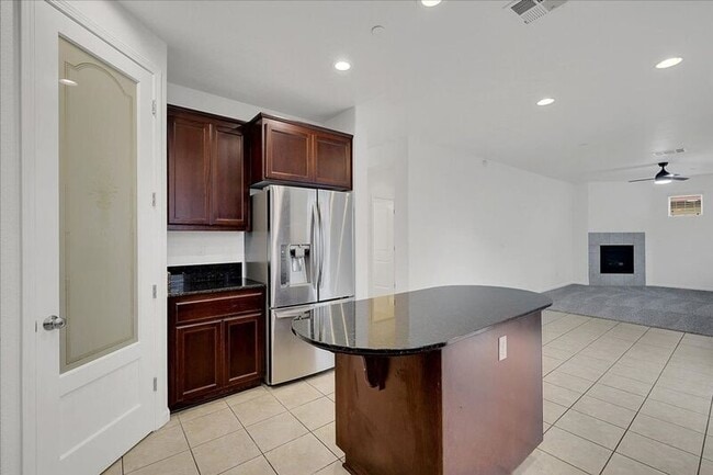 Building Photo - 566 Del Mar Cir