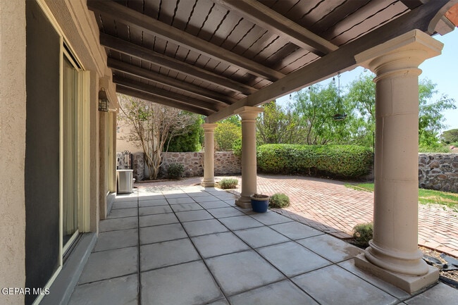 Building Photo - 6167 Los Felinos Cir