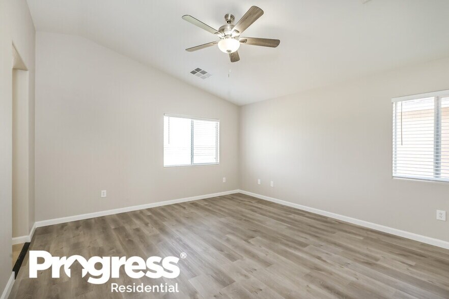 Building Photo - 6528 Blessed Thistle Ave