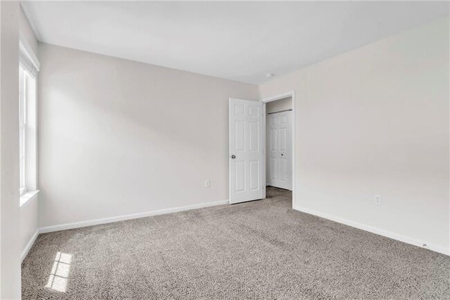 Building Photo - 305 Broadstone Dr