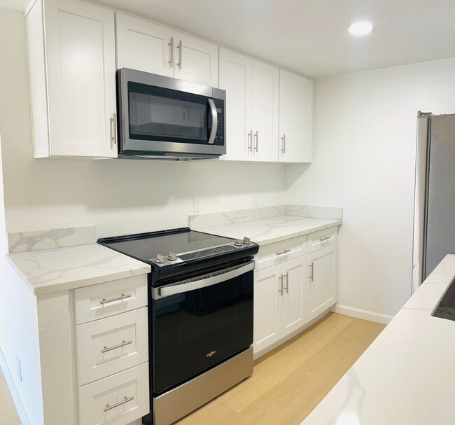 Building Photo - Beautiful 2 bedroom Condo