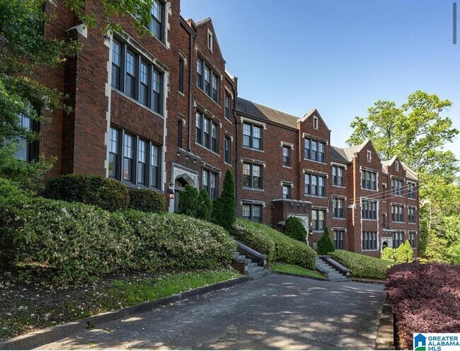 Building Photo - 3015 Highland Ave