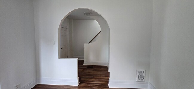 Building Photo - 55 Farbridge St