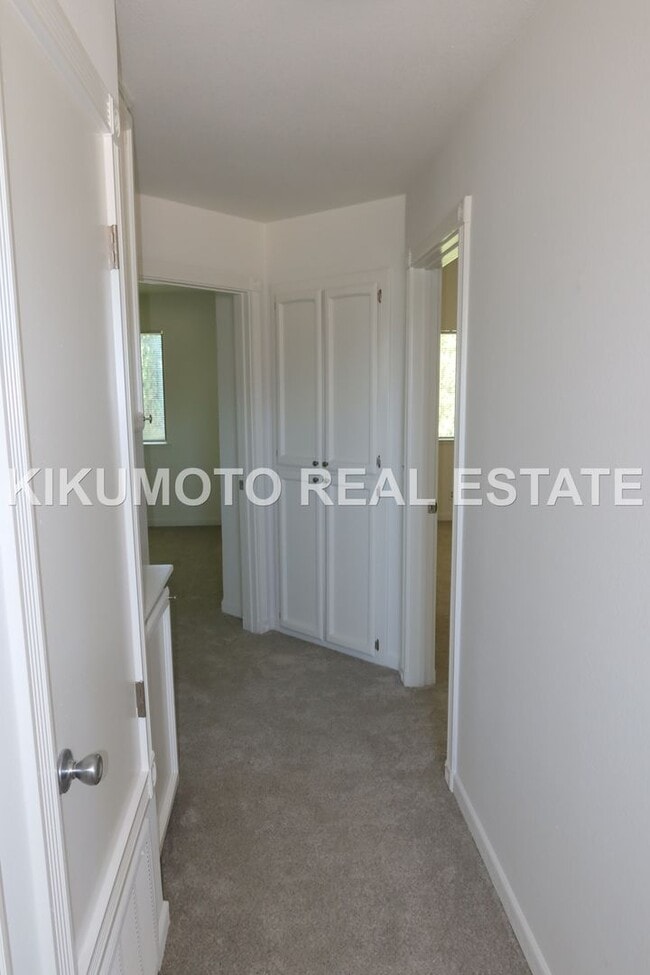 Building Photo - 3 Bedroom 2 1/2 bath Pocket home