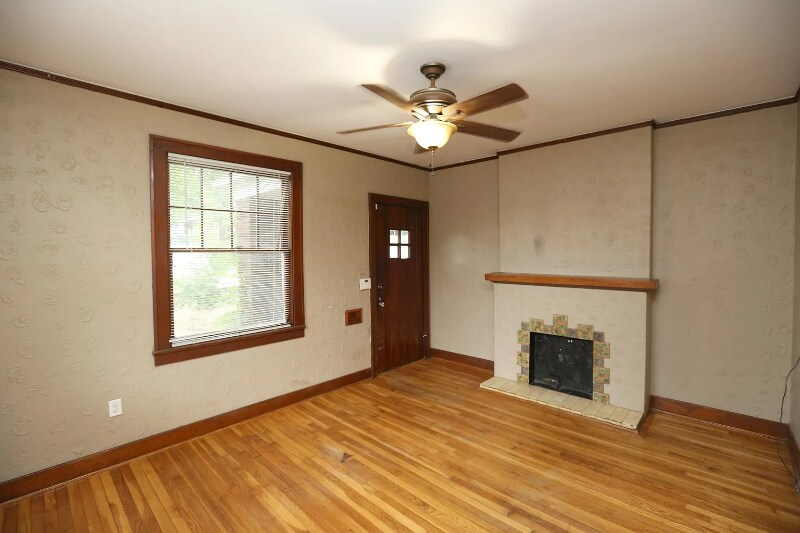 Building Photo - 301 Thayer St