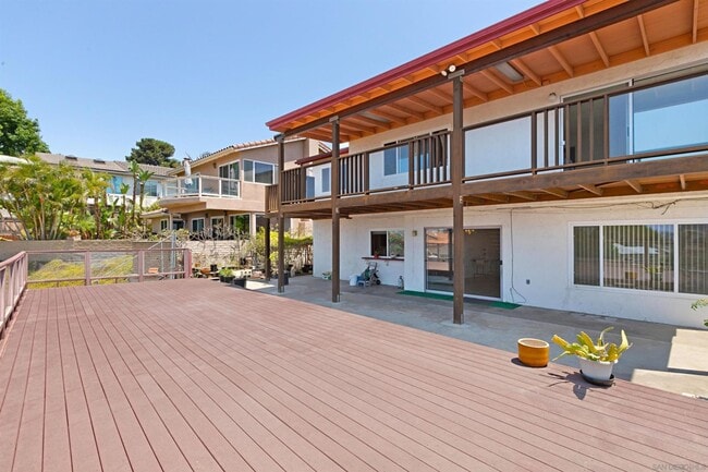 Building Photo - Stunning Newly Renovated 3BD/2.5BA Luxury ...