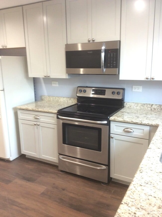 Building Photo - 1221 Whispering Hills Ct