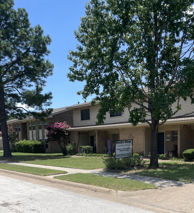 Primary Photo - 212 Wilshire Dr