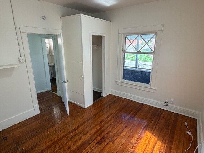 Building Photo - 2523 Jones St