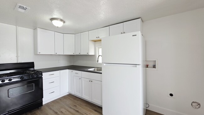 Building Photo - 428 Navajo St