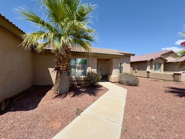 Building Photo - Nice Family Home