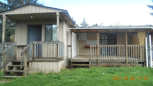 Building Photo - 1 Bedroom Duplex