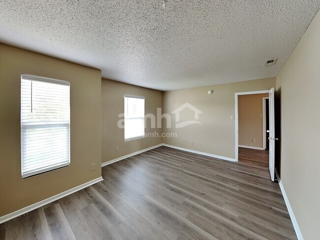 Building Photo - 515 Bridgewater Dr