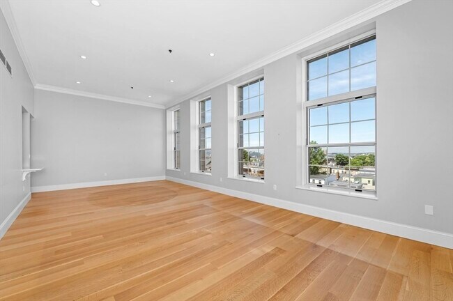 Building Photo - 30 Monument Sq