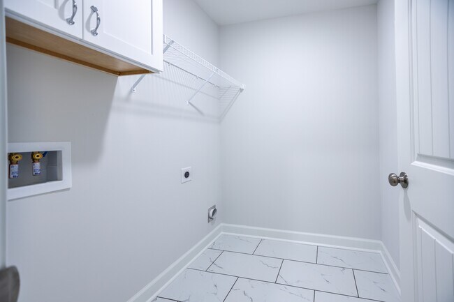 Building Photo - 7172 Paisley Cir