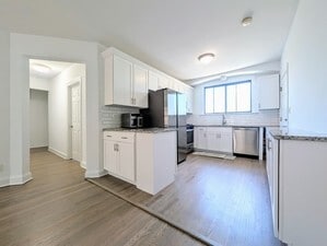 Building Photo - 5655 N Spaulding Ave