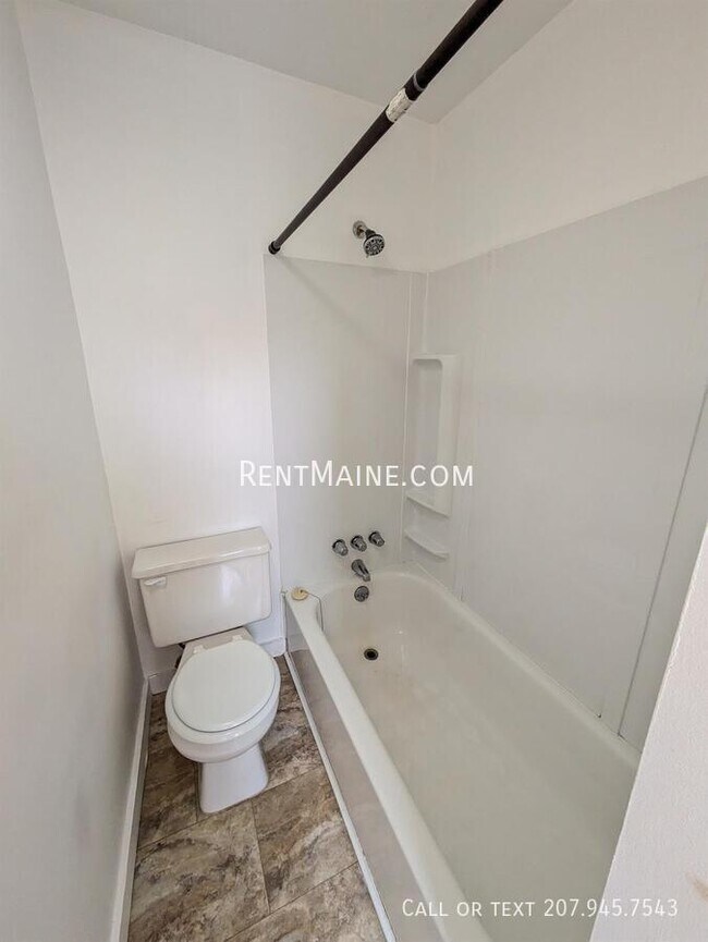 Building Photo - 575 Main St