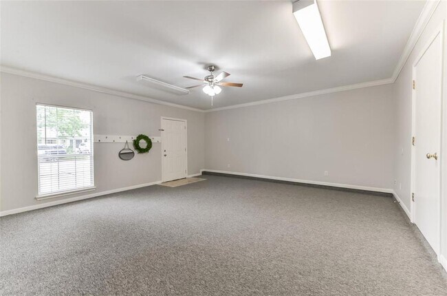 Building Photo - 5701 Village Arbour Dr