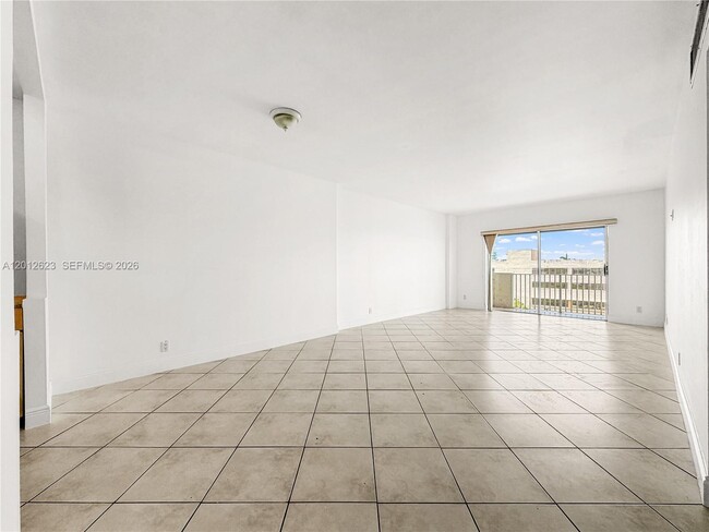 Building Photo - 1455 N Treasure Dr