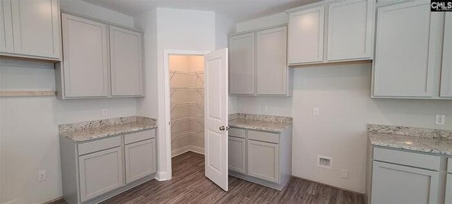 Building Photo - 428 Mahasset Court
