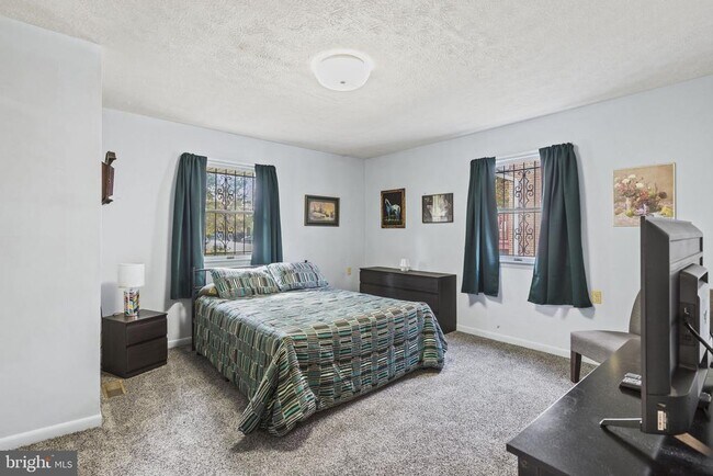 Building Photo - 638 Westwood Dr