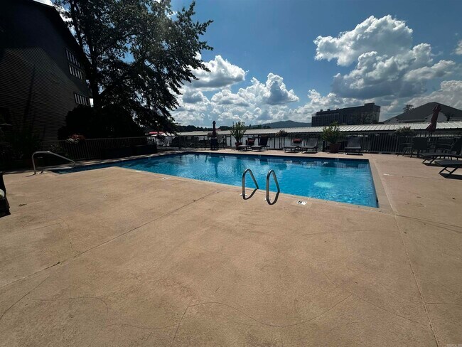 Building Photo - 142 Lake Hamilton Dr