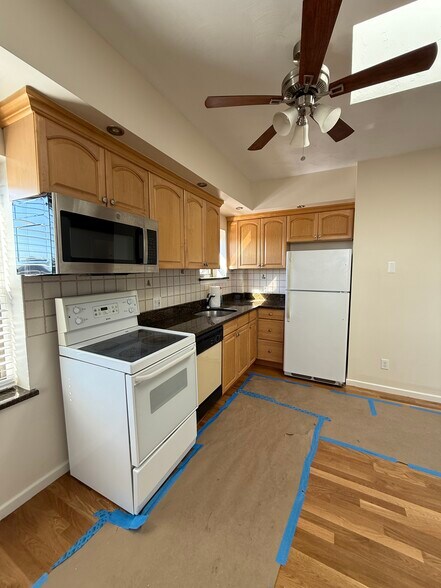 Building Photo - 683 Tremont St