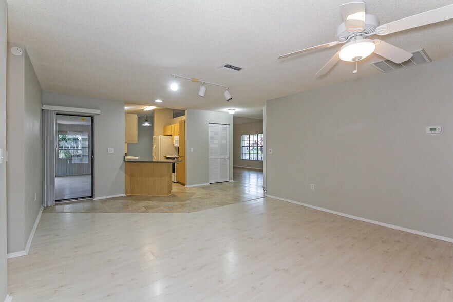 Building Photo - 3116 50th Ave Dr E