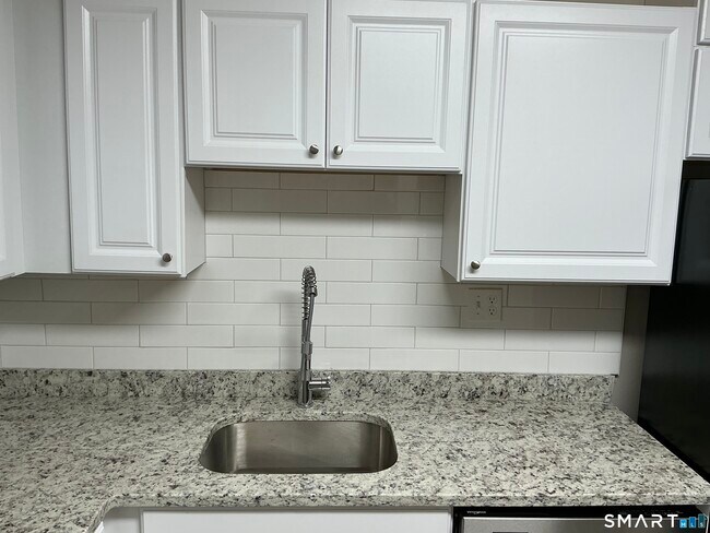 Building Photo - 2315 Cromwell Hills Dr
