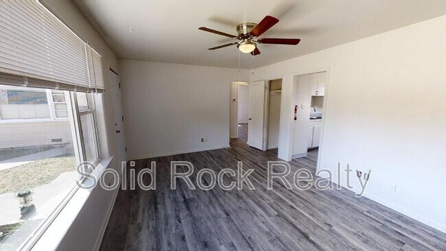 Building Photo - 1216 Janes Ln