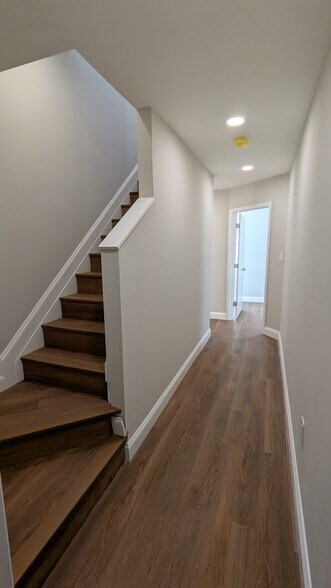 Building Photo - 628 Portland St