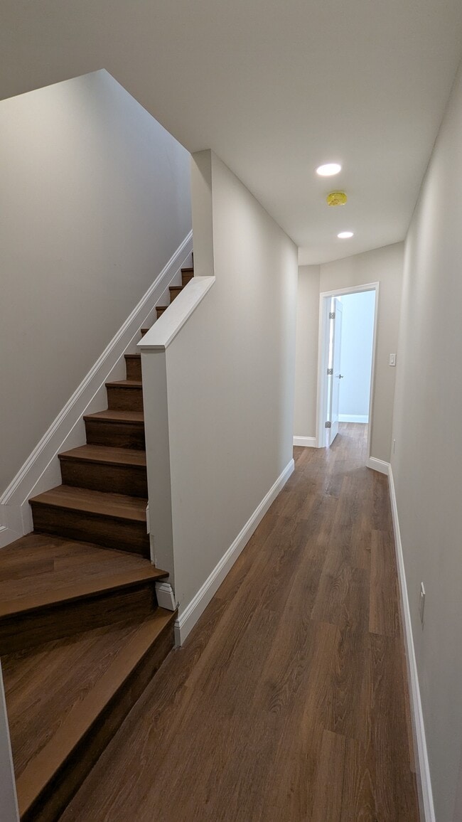 Building Photo - 628 Portland St