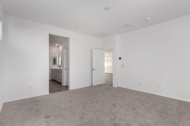 Building Photo - MOVE IN SPECIAL! Brand new 4 bedroom 2 bat...