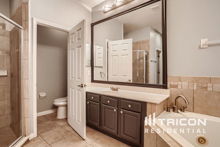 Building Photo - 929 Cavan Dr