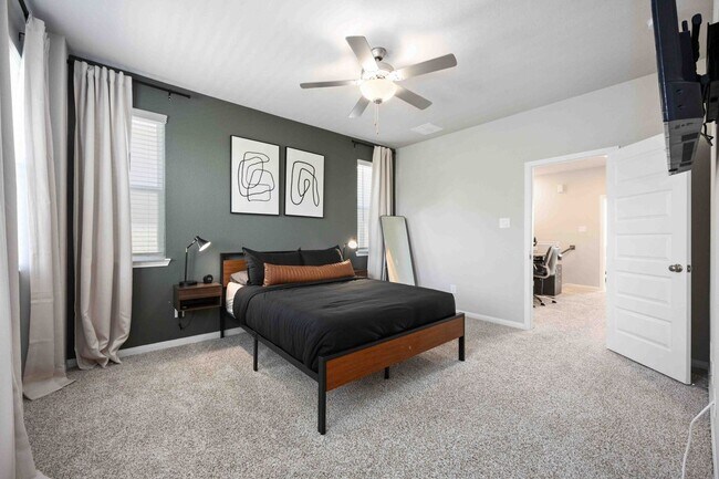 Building Photo - 16106 Oregon Oak Dr
