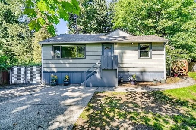 Primary Photo - 3 BED 1 BATH SINGLE FAMILY FOR RENT