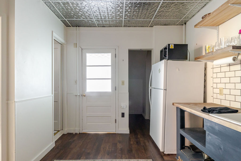 Building Photo - 552 Columbia St