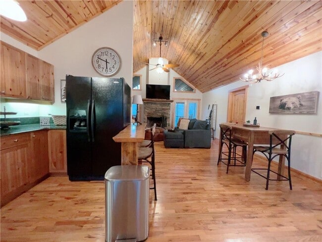 Building Photo - 532 Highland Trail