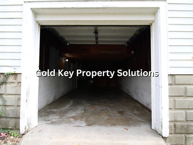 Building Photo - 2 Bedroom/1 Bath Home with Covered Front Porch and Garage (SECTION 8 APPROVED)