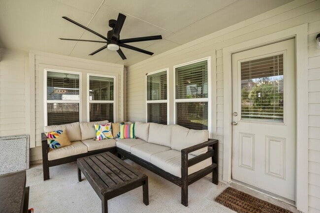 Building Photo - 40527 Goldeneye Pl