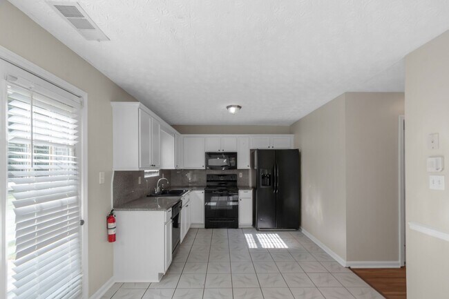 Building Photo - 97 Livingston Ln