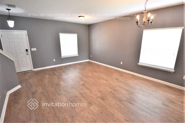 Building Photo - 2850 Woodstone Dr