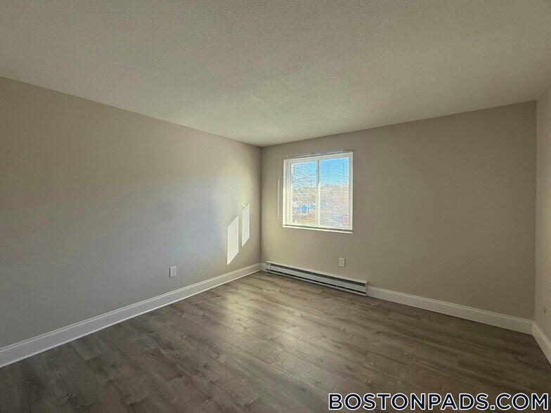 Building Photo - 310 Thompson Rd